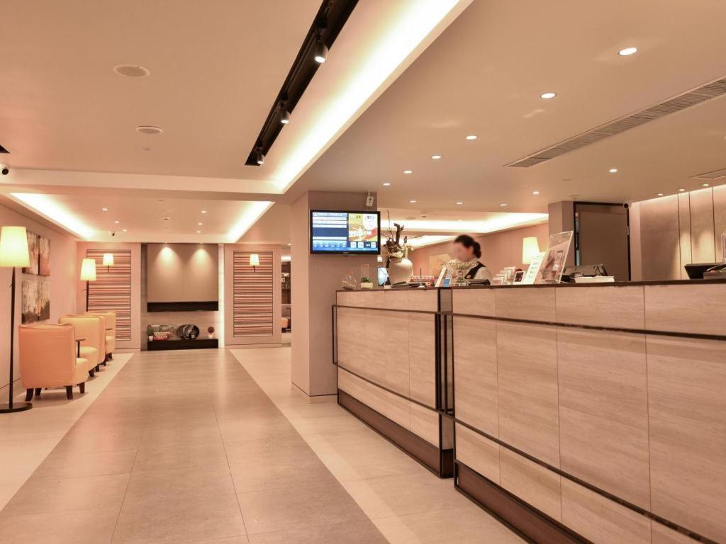 Home Inns Plus Shanghai Xujiahui Branch Bagian luar foto