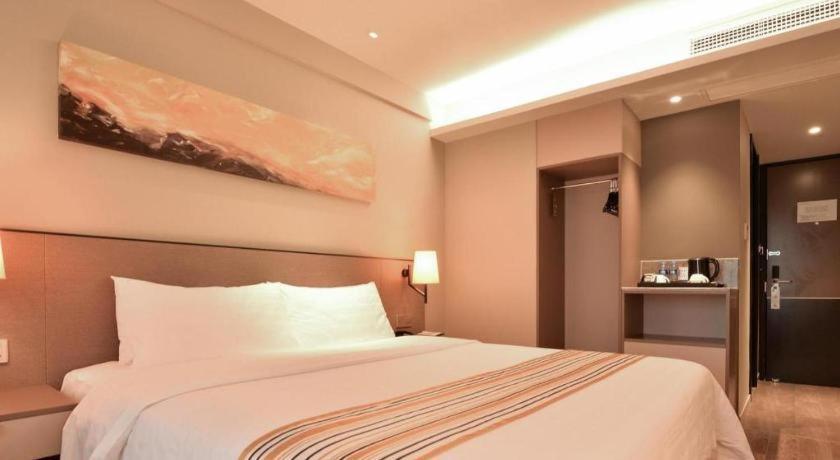 Home Inns Plus Shanghai Xujiahui Branch Bagian luar foto