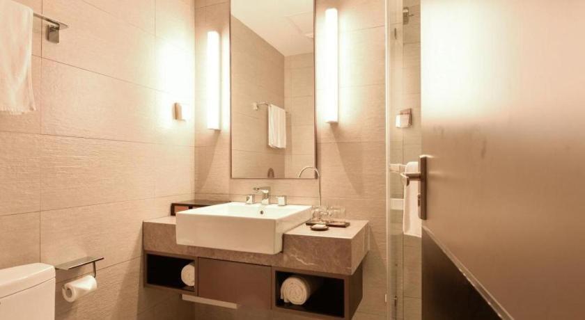 Home Inns Plus Shanghai Xujiahui Branch Bagian luar foto
