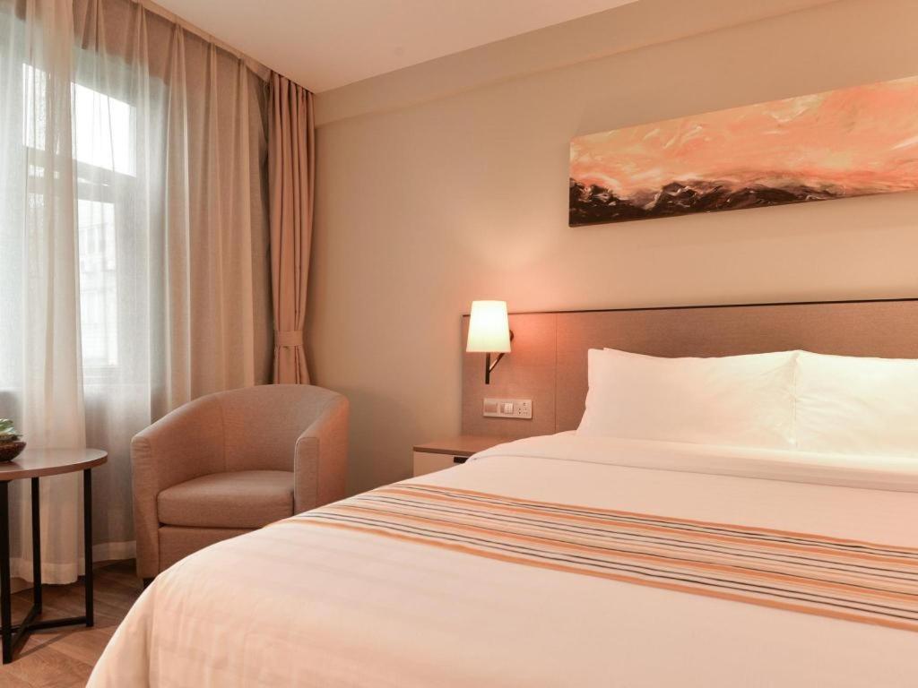 Home Inns Plus Shanghai Xujiahui Branch Bagian luar foto